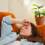woman recovering during minimally invasive gynecologic surgery downtime
